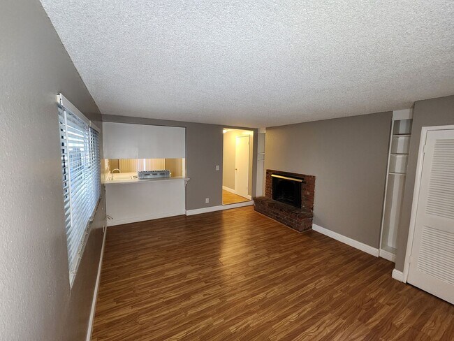 Building Photo - 2010 18th St