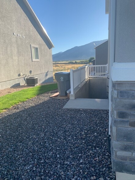 Building Photo - 343 Flagstone Dr