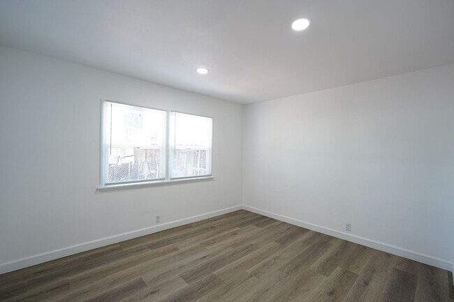 Building Photo - Dracaea Avenue