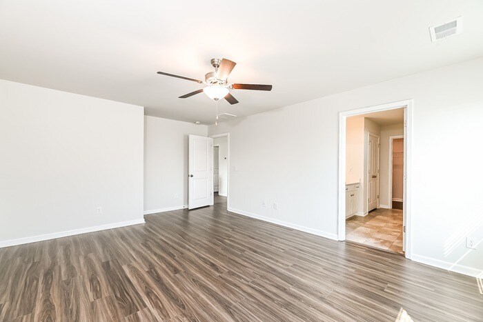 Building Photo - 122 Shire Dr