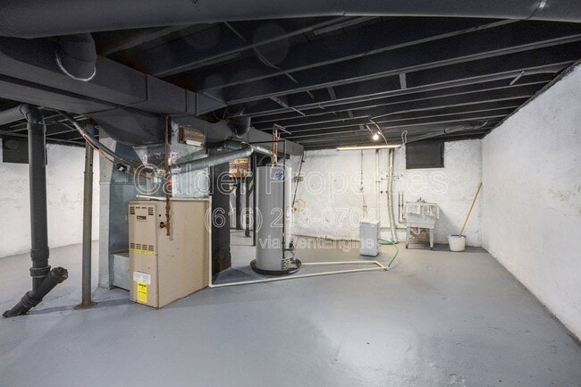 Building Photo - 1635 Cleveland Ave SW