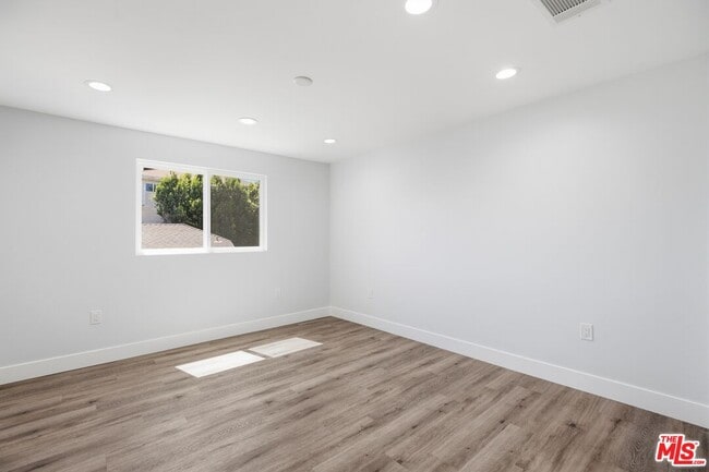 Building Photo - 11611 Burbank Blvd