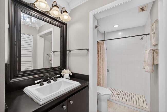 Building Photo - 202 Pinecrest Cir