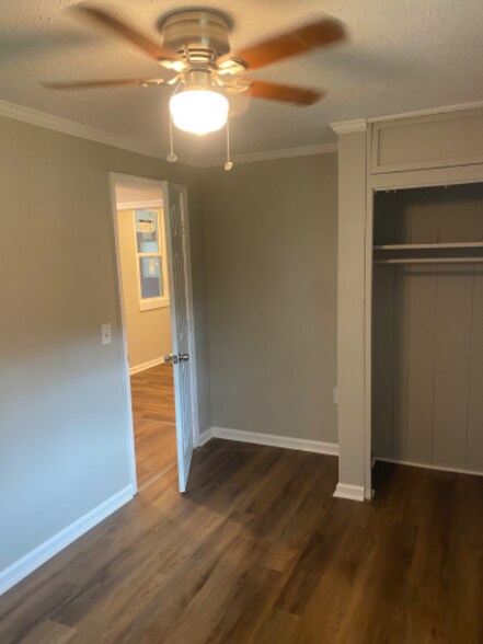 Building Photo - 3950 S Dixie Rd