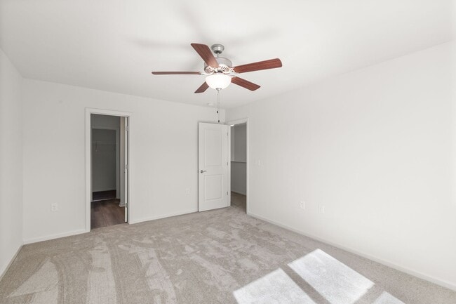 Building Photo - 2 Bed 2.5 Bath Townhome