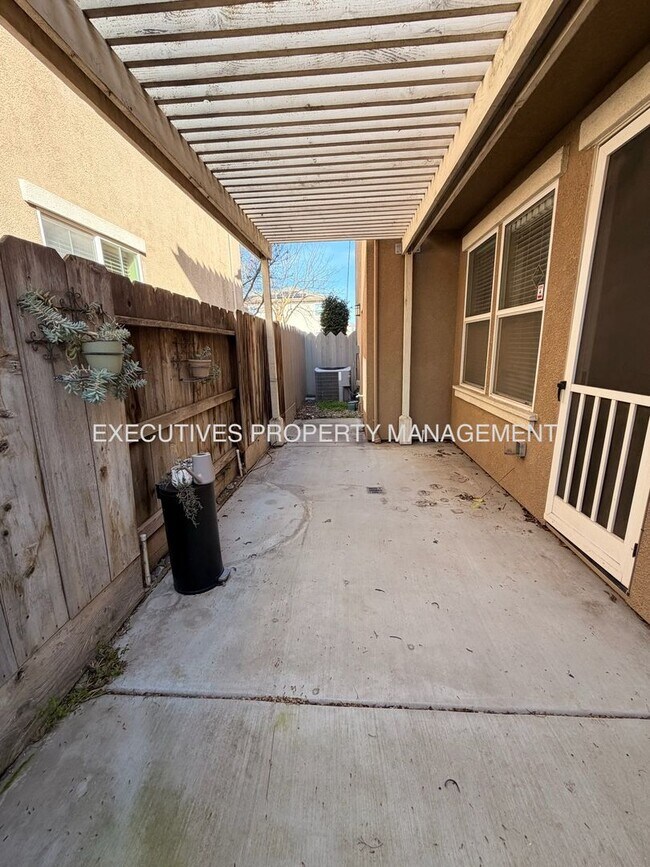 Building Photo - 3895 Bethpage St