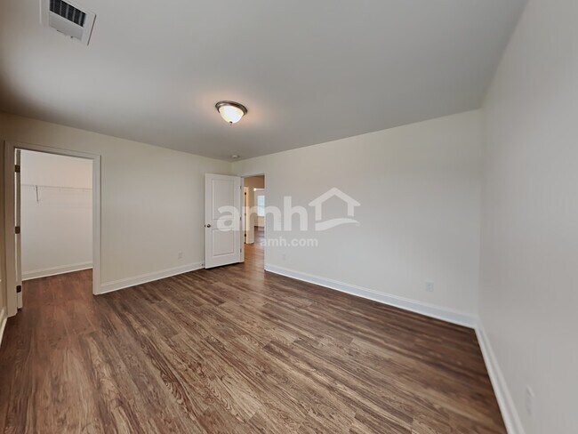 Building Photo - 3003 Lucky Ln