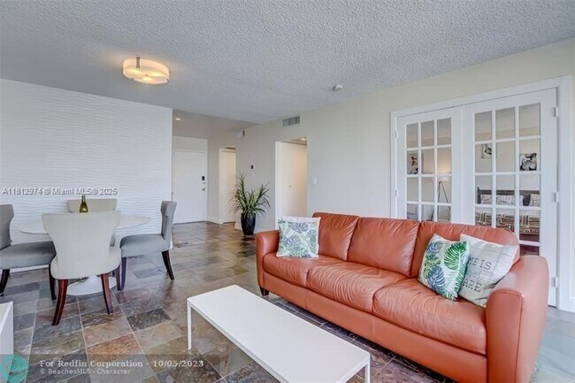 Building Photo - 401 Golden Isles Dr