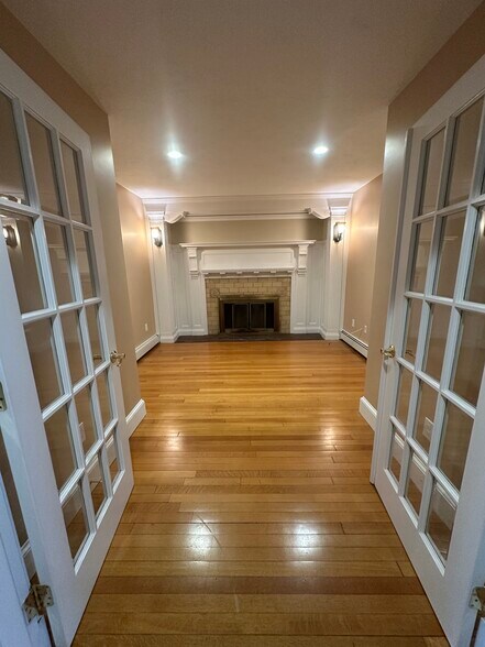 Building Photo - 14 Mishawum Rd