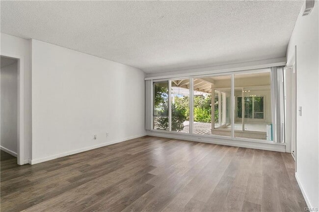 Building Photo - 2727 Island View Dr