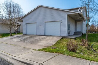 Building Photo - 1245-1431 NW Falls Creek Lp