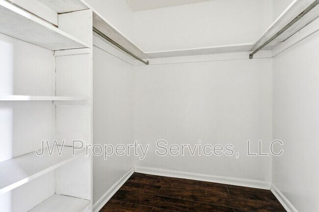 Building Photo - 206 Sunset Dr