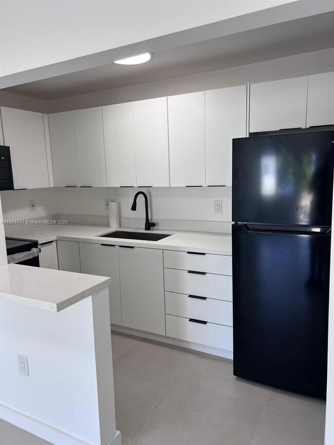 Building Photo - 7820 NE Bayshore Ct