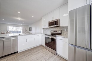 Building Photo - 8329 SW 137th Ave