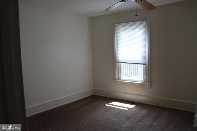 Building Photo - 421 Lyceum Ave