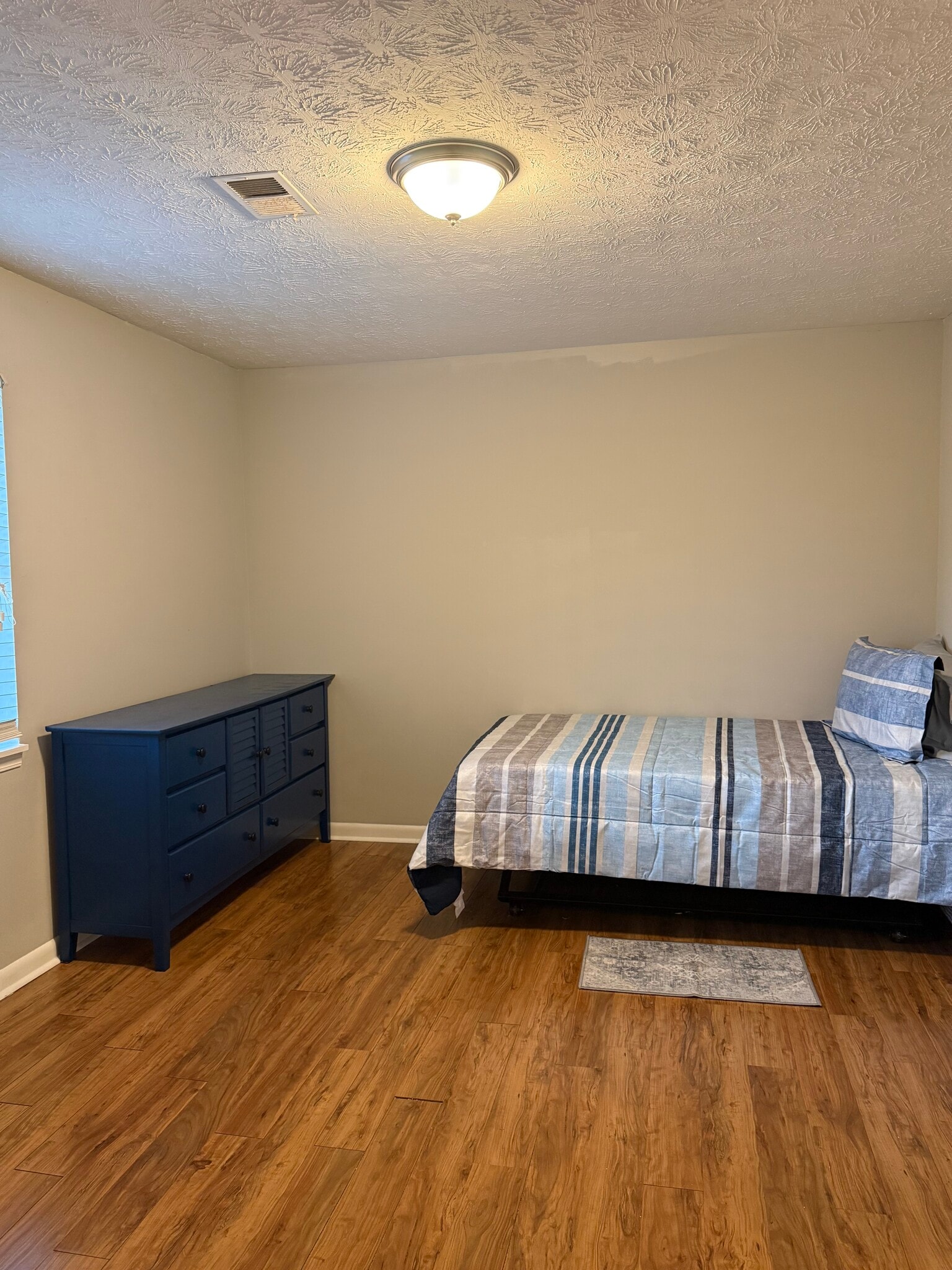 Building Photo - 11 Oak St