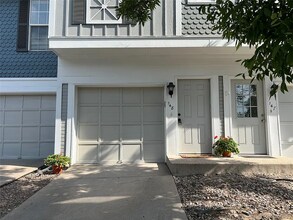 Building Photo - Beautifully remodeled townhome near Cherry...