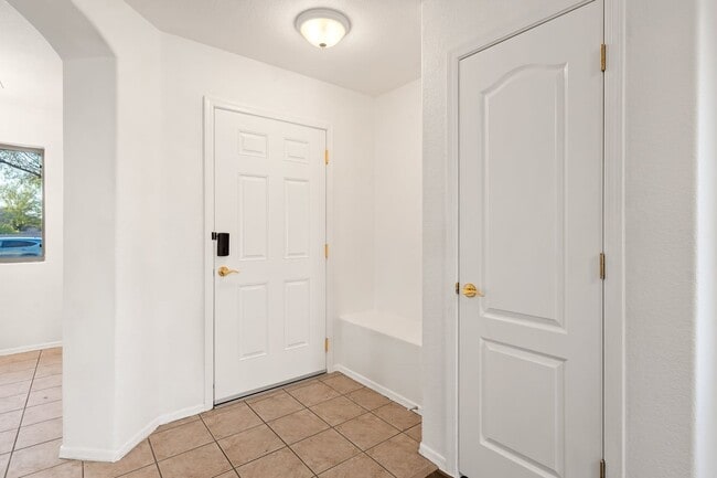 Building Photo - 6322 W Desert Laurel Ln