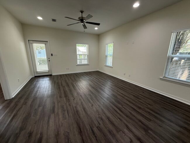 Building Photo - 37 Bayou Rd