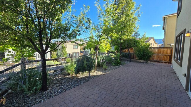 Building Photo - Gated Somersett Home with a View!