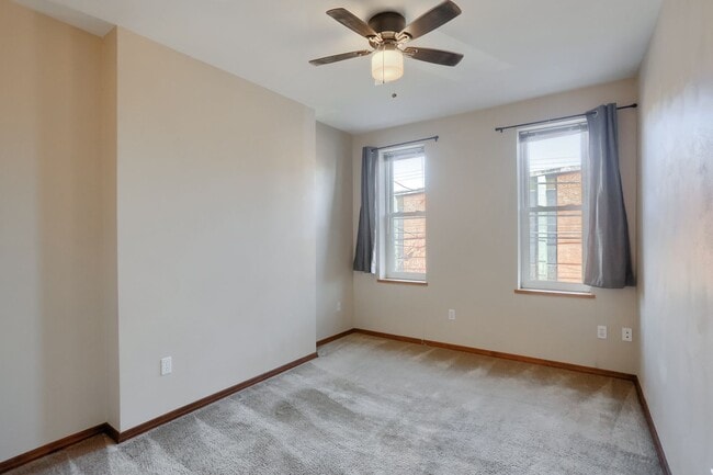 Building Photo - 2810 Sarah St