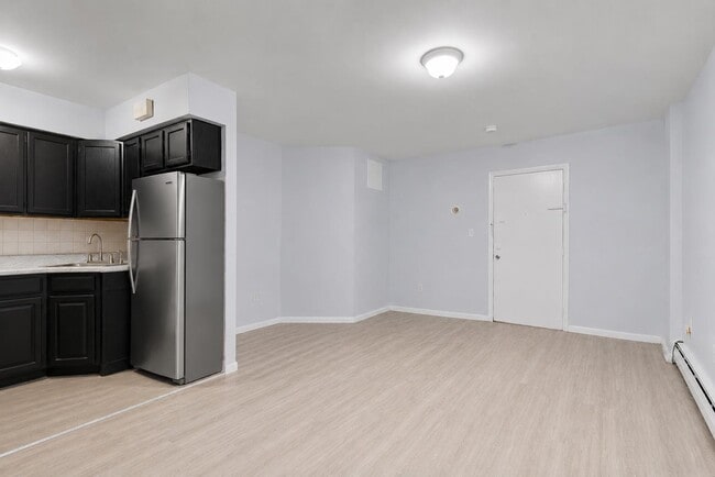 Building Photo - 406 7th St