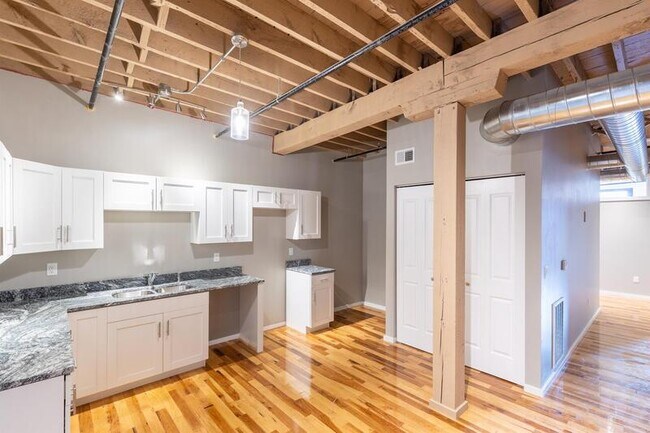 Building Photo - 116 N 4th St