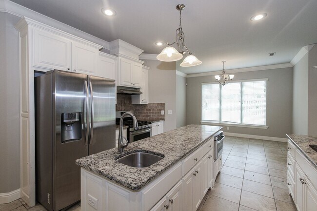 Building Photo - Gorgeous 3 bed/3 bath home in great Bentonville neighborhood