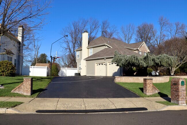 Building Photo - 2969 Columbia Dr