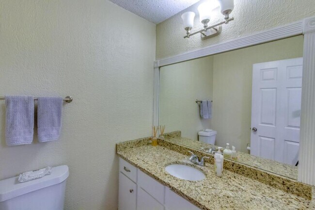 Building Photo - 8573 Echo Creek Ln