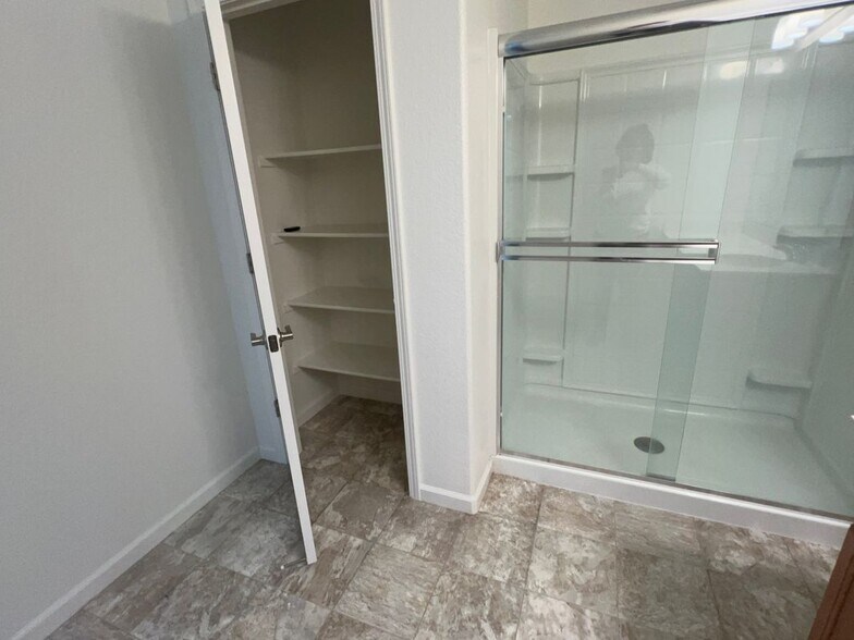 Building Photo - 1435 W Woodward Ave