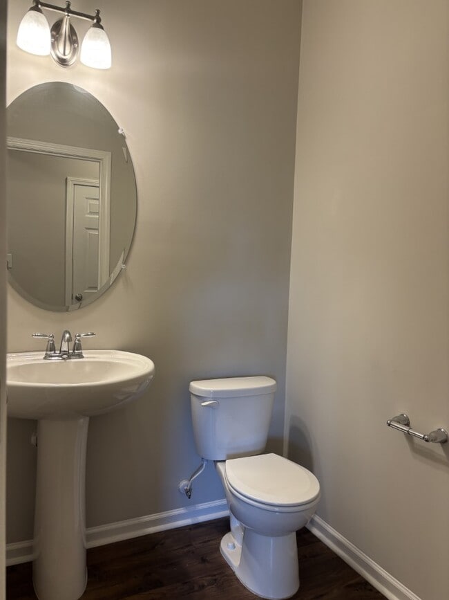 Building Photo - 318 Princess Pl