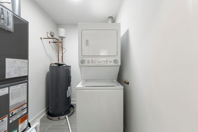 Building Photo - 1900 W 17th St