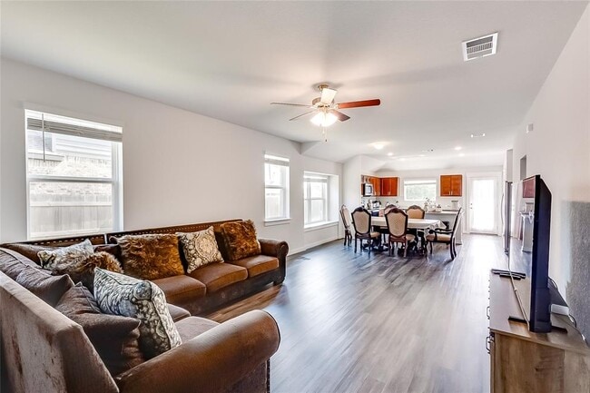 Building Photo - 1104 Terrace View Dr