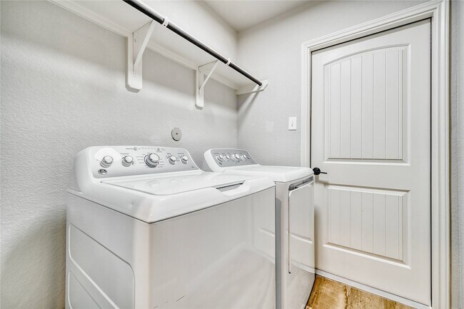 Building Photo - 7919 Cypress Country Dr