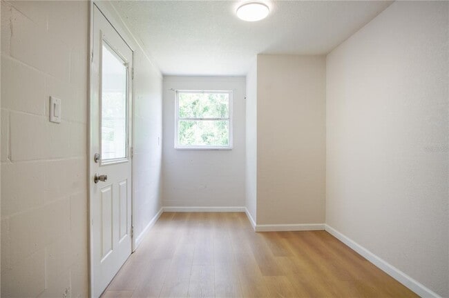 Building Photo - 37705 Primo Dr