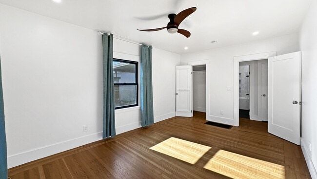 Building Photo - 22nd760