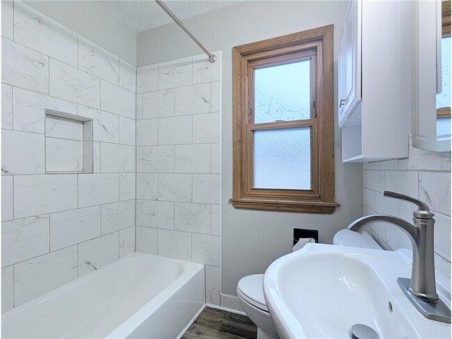 Building Photo - 1618 Beech St