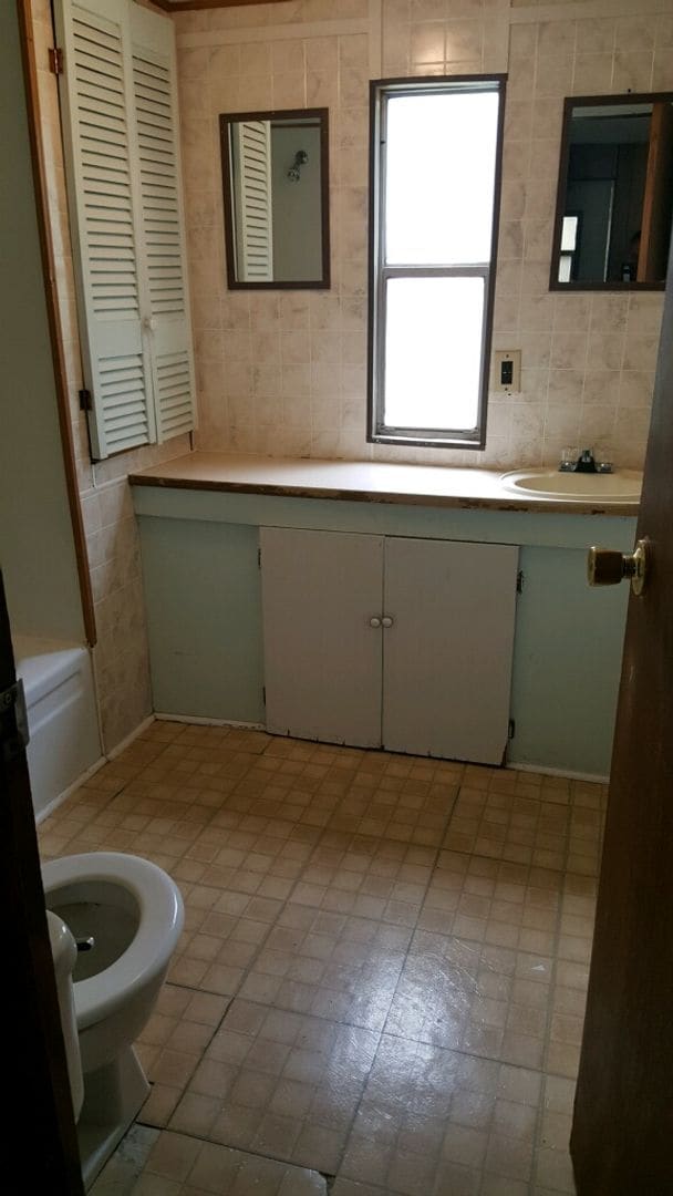 Building Photo - AVAILABLE NOW! NO PETS! $775 a month. Call 803-537-0185