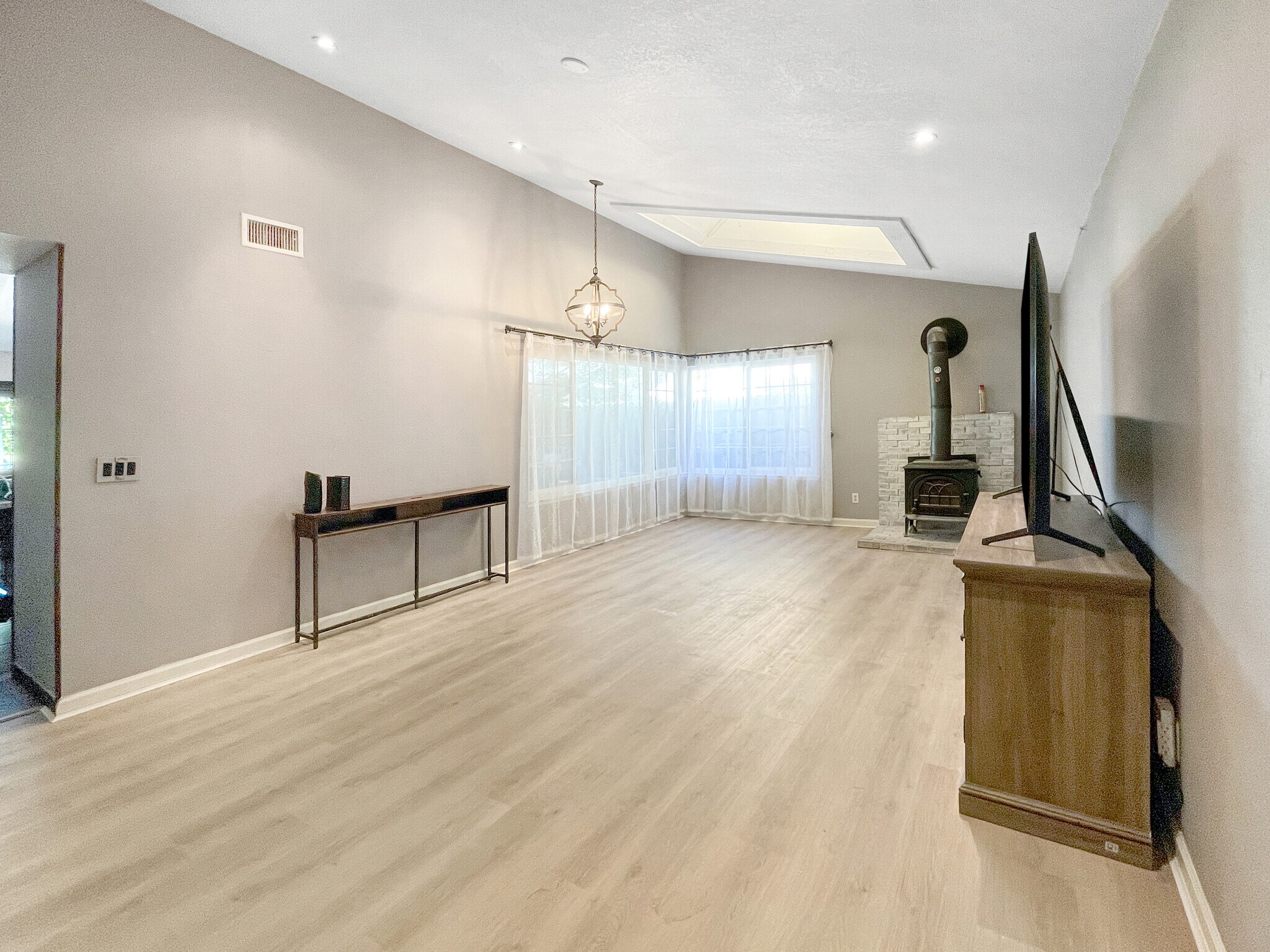 Building Photo - 2611 Willow Ct