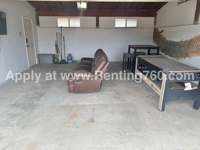 Building Photo - Stylish 3-Bedroom Home with Fenced Yard, S...