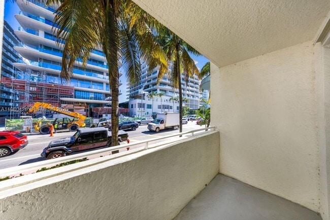 Building Photo - 9172 Collins Ave