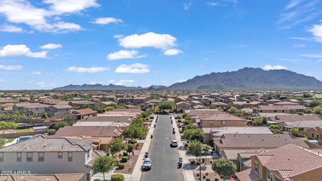 Building Photo - 2354 E Bellerive Dr