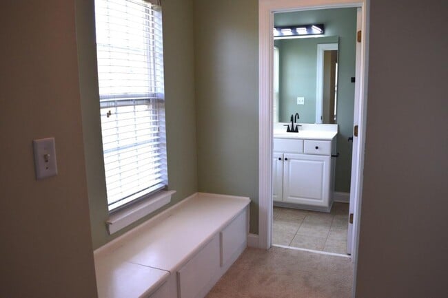 Building Photo - 6321 Park Creek Dr