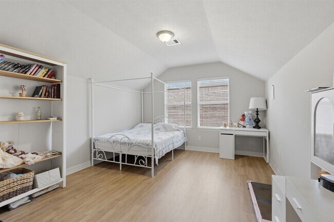 Building Photo - 18800 N Bee Cave Springs Cir