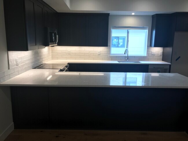 Building Photo - 6982 S Brookhill Dr