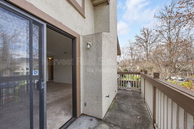 Building Photo - 38860 Cherry Glen Common