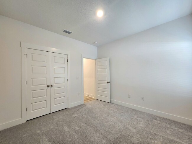 Building Photo - Beautiful new 4/2 home available in Greenb...