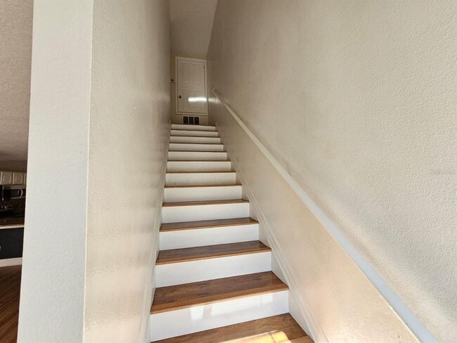 Building Photo - 608 Cresting Oak Cir