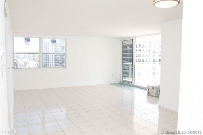 Building Photo - 1 br, 2 bath  - 5750 Collins Ave # 12